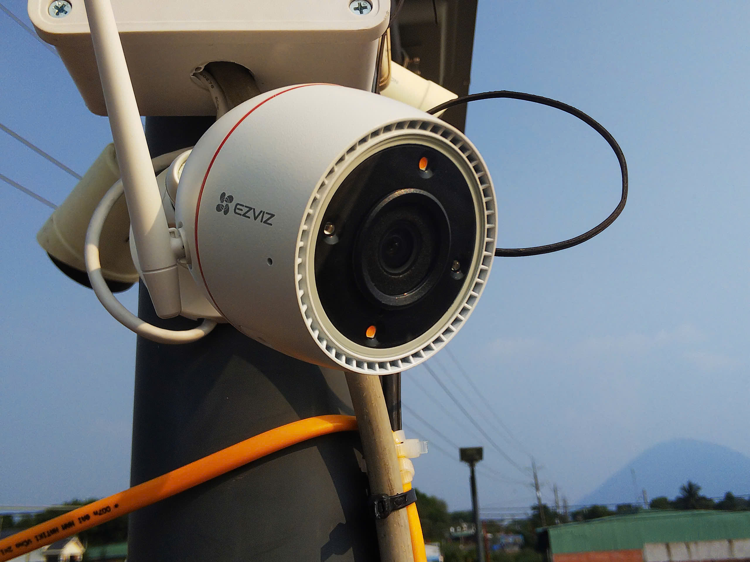 Camera IP Wifi Ngoài Trời EZVIZ CS-H3c 3MP (Color) – Ghi Hình Có Màu Ban Đêm - Ảnh 2