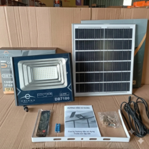 Alternative view of Đèn Pha Năng Lượng Mặt Trời Oriana DB-7100 (100W) – Tấm Pin Mono, LED Bridgelux Mỹ